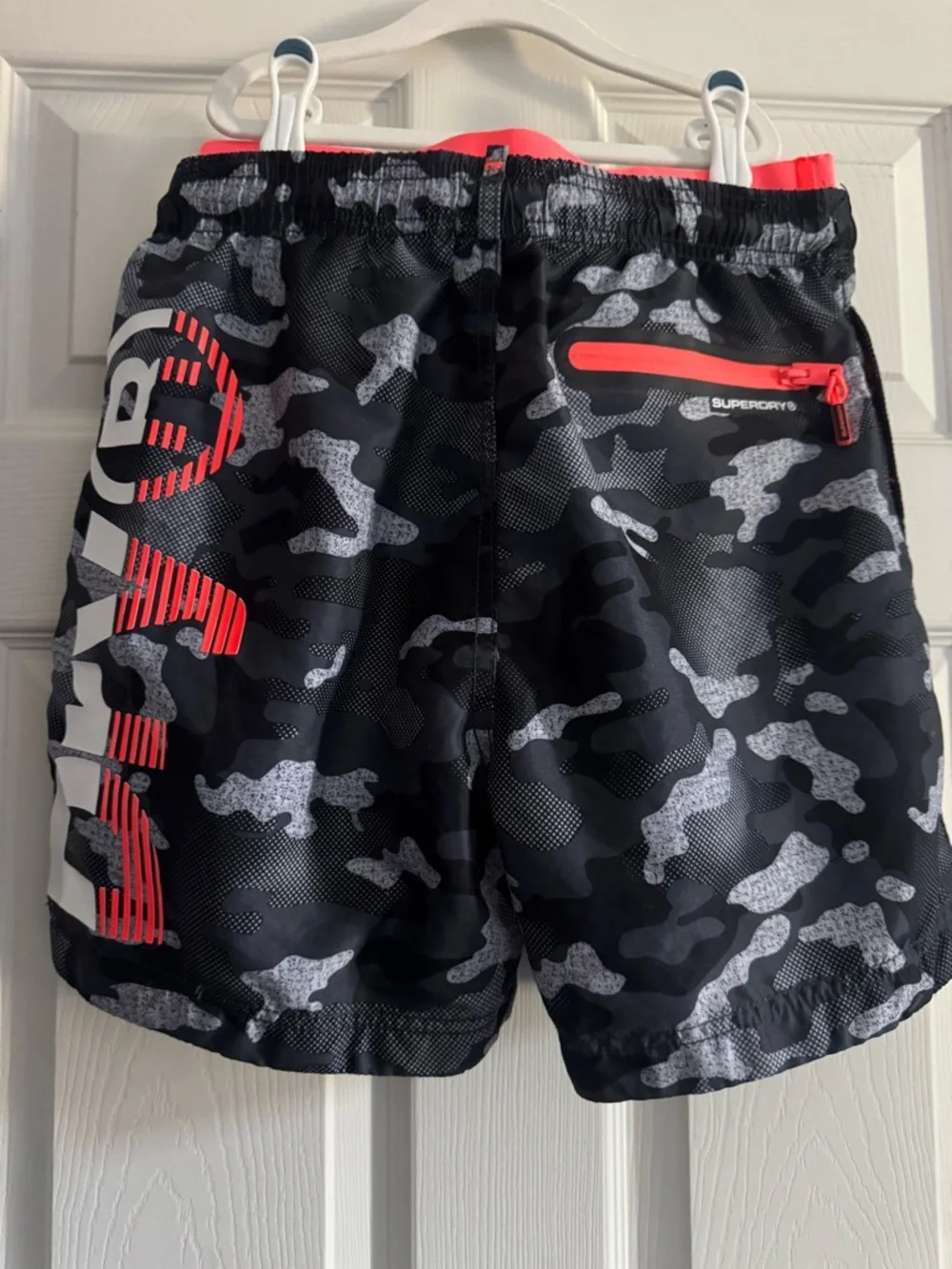 Superdry Men’s Camo Swim Trunks Shorts Black Gray Neon Coral Logo Size S